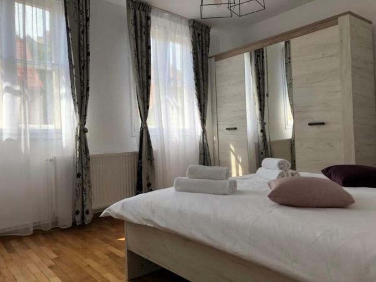 Apartamento Casa Alise-Luise Braşov Exterior foto